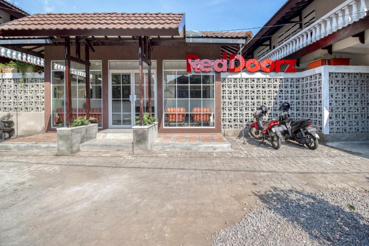 מלון יוגיאקרטה Reddoorz Near Malioboro Tugu Station Jogja 2 מראה חיצוני תמונה