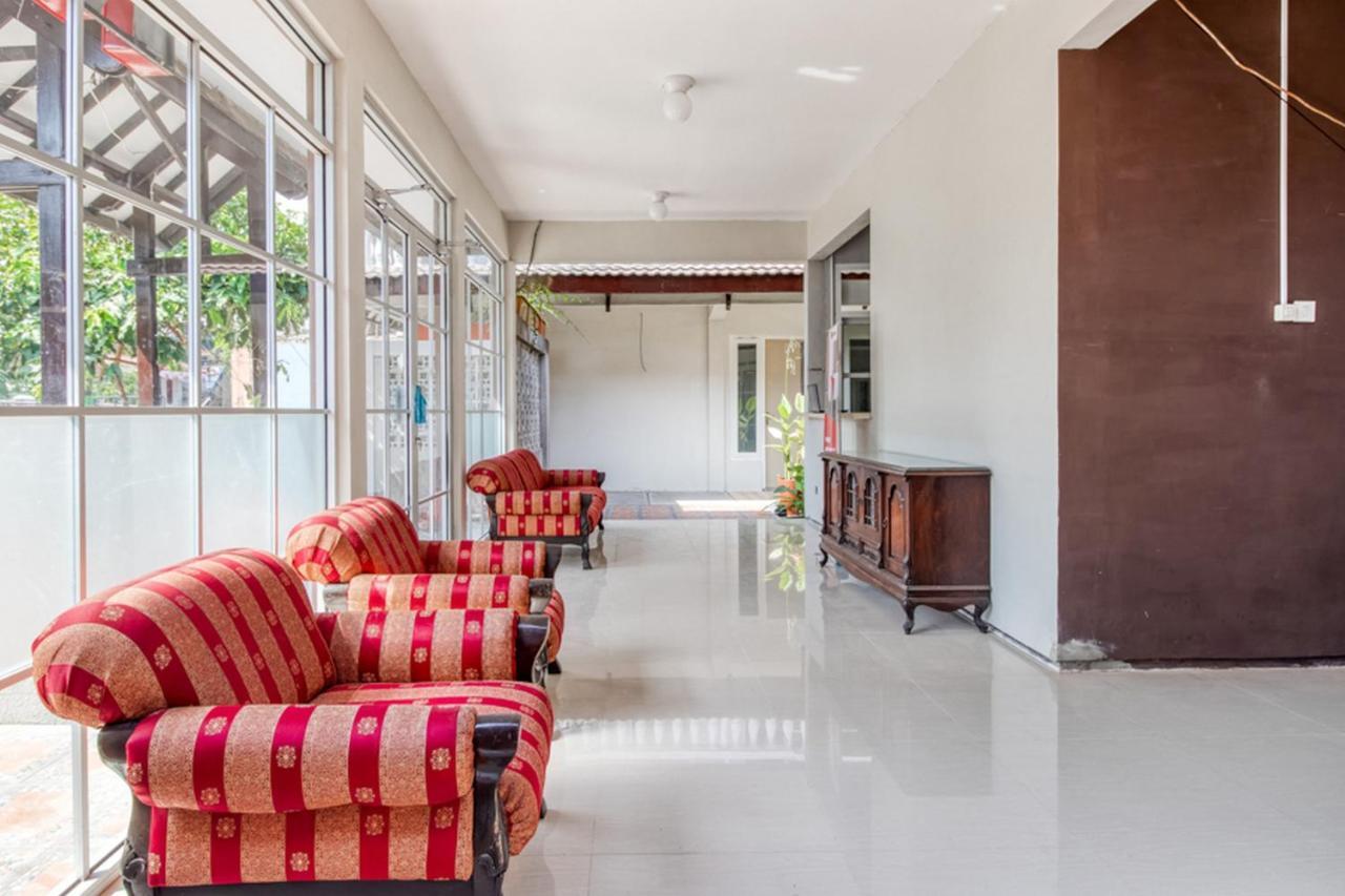מלון יוגיאקרטה Reddoorz Near Malioboro Tugu Station Jogja 2 מראה חיצוני תמונה