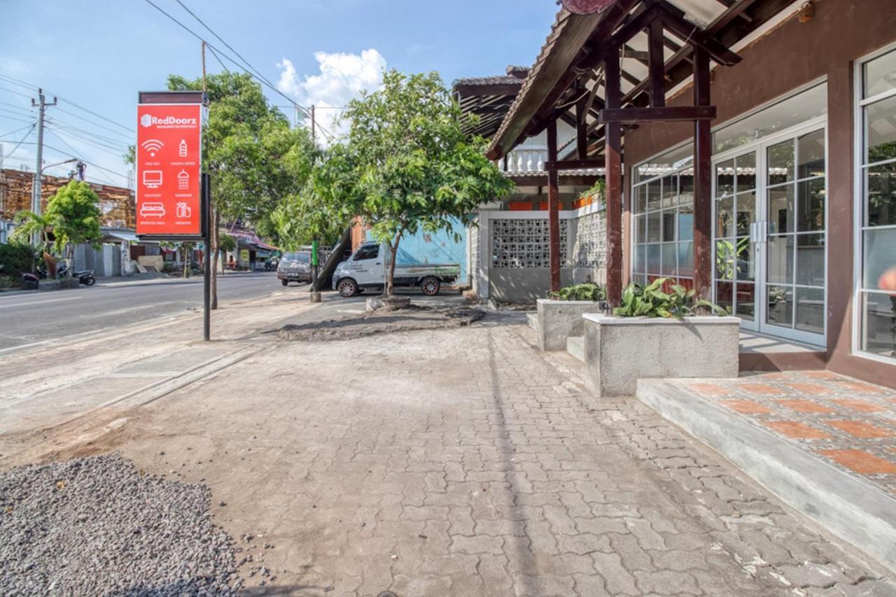 מלון יוגיאקרטה Reddoorz Near Malioboro Tugu Station Jogja 2 מראה חיצוני תמונה