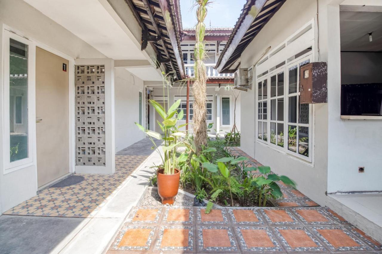 מלון יוגיאקרטה Reddoorz Near Malioboro Tugu Station Jogja 2 מראה חיצוני תמונה
