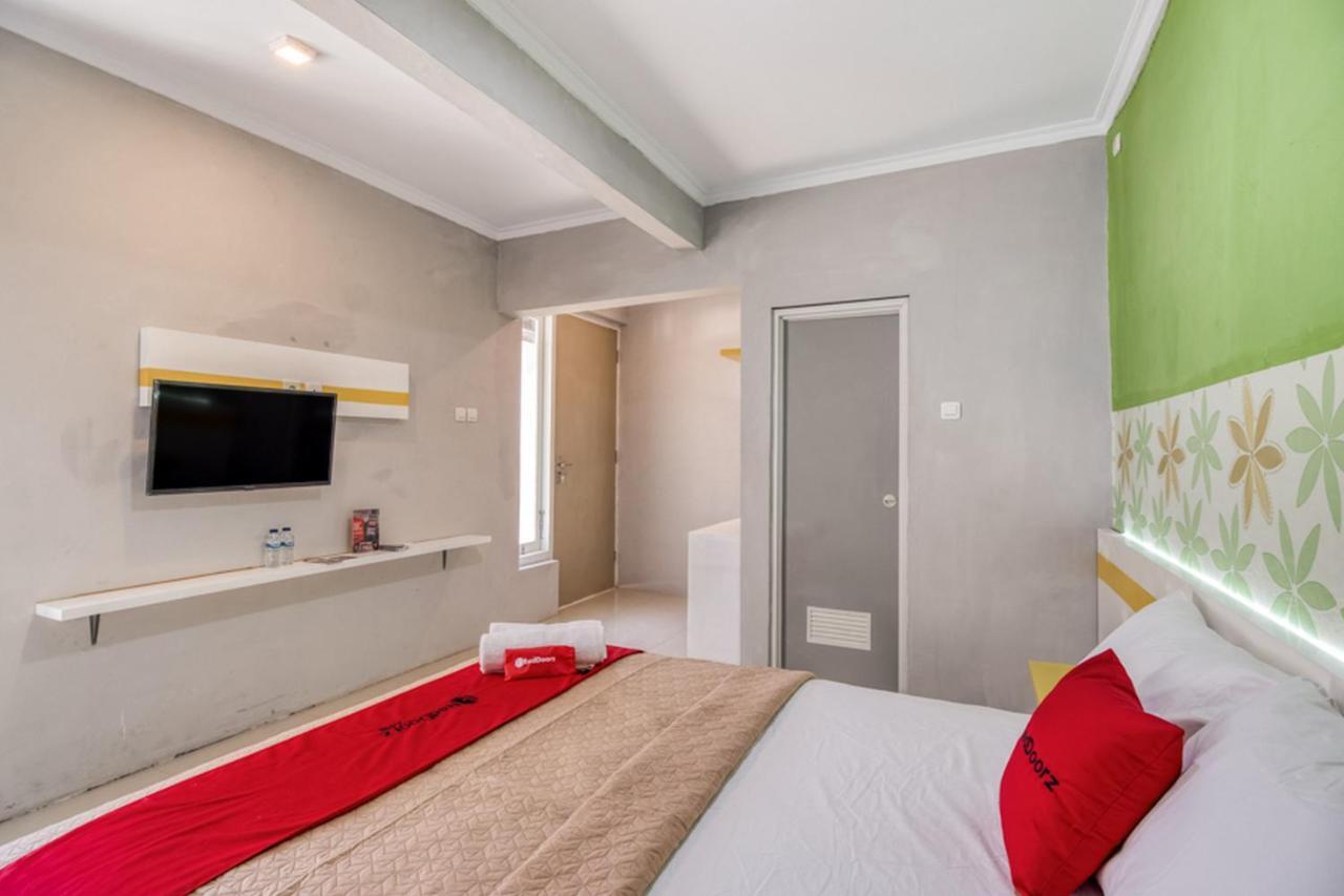 מלון יוגיאקרטה Reddoorz Near Malioboro Tugu Station Jogja 2 מראה חיצוני תמונה