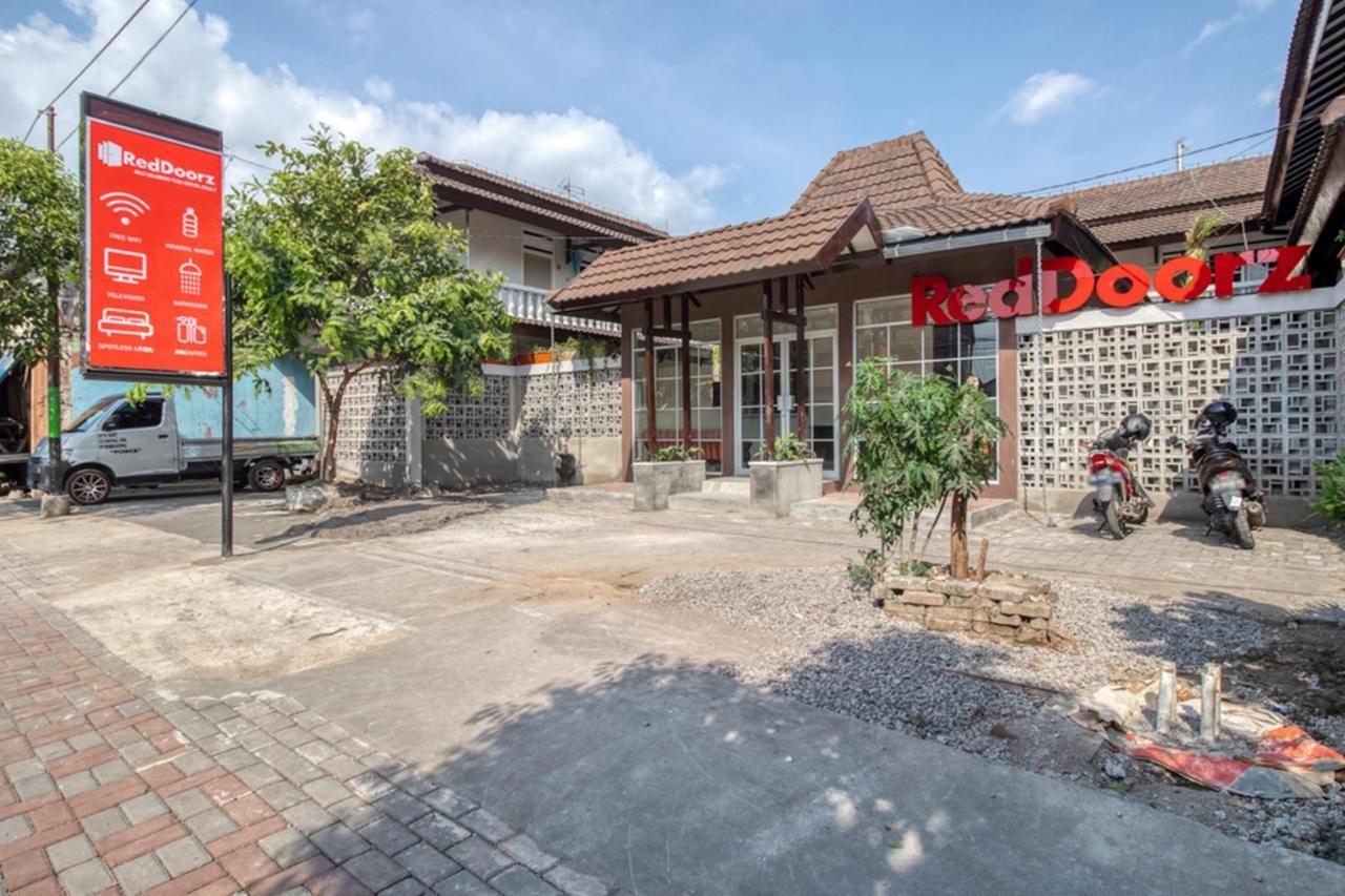 מלון יוגיאקרטה Reddoorz Near Malioboro Tugu Station Jogja 2 מראה חיצוני תמונה