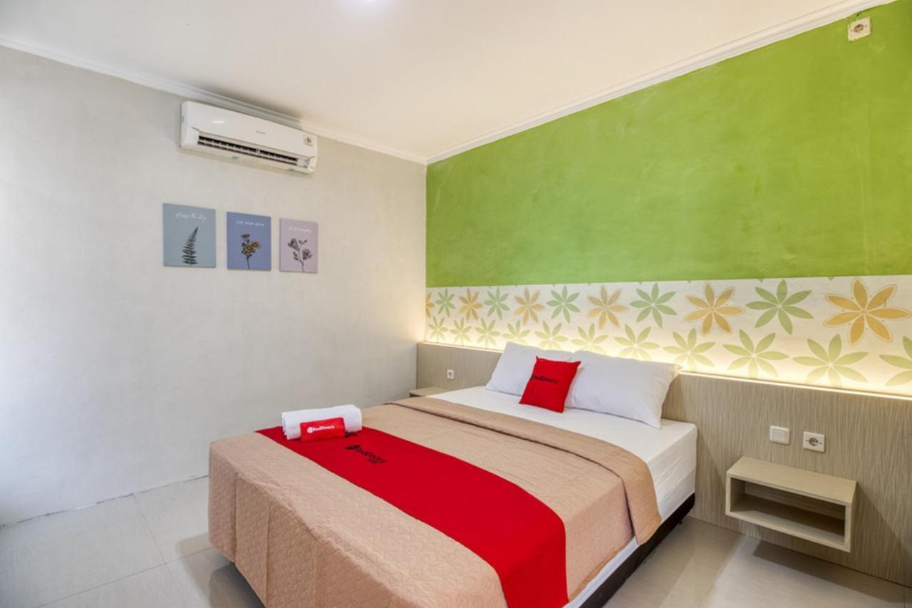 מלון יוגיאקרטה Reddoorz Near Malioboro Tugu Station Jogja 2 מראה חיצוני תמונה
