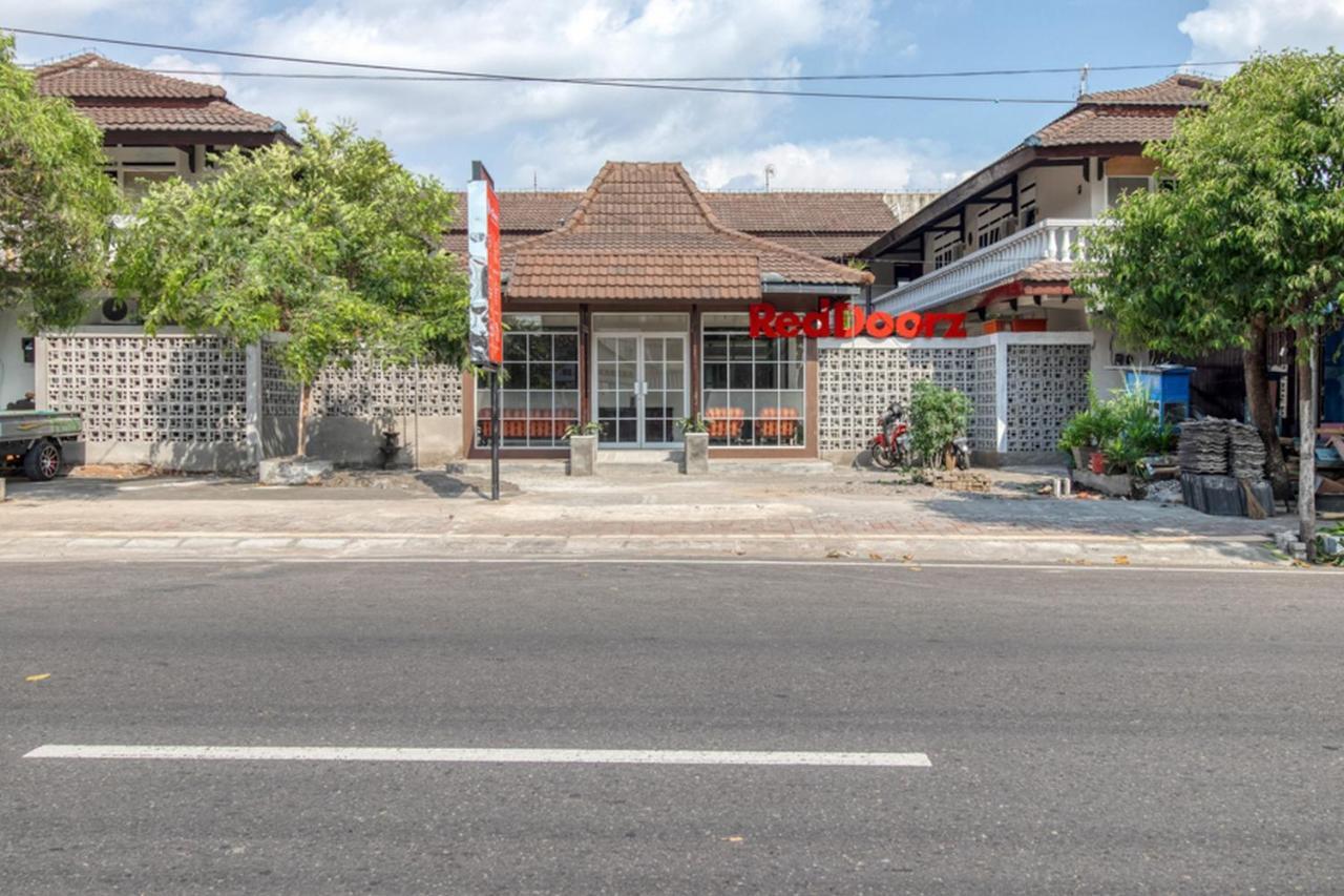 מלון יוגיאקרטה Reddoorz Near Malioboro Tugu Station Jogja 2 מראה חיצוני תמונה